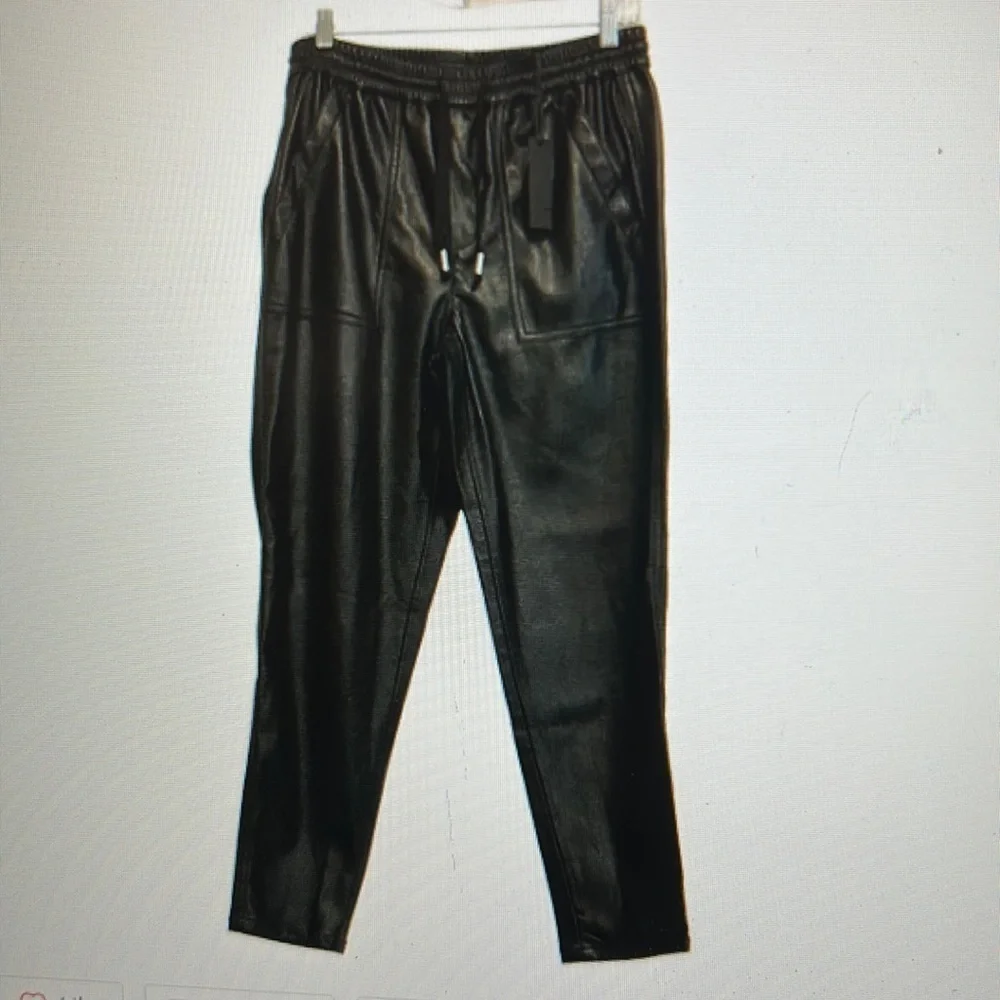 NWOT Blank NYC faux vegan leather cargo/utility style pants. Women’s 31 (12).
